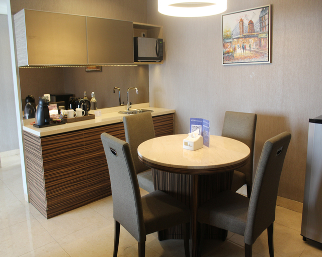 Dining Room 25