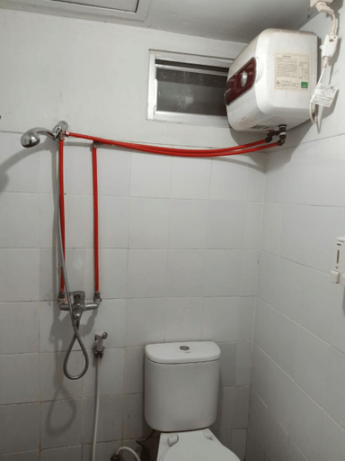Bathroom, Apartemen The Suites Metro by Faris, Bandung