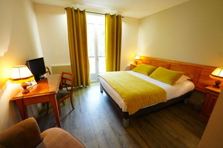 Bedroom 2, Logis Hôtel Le Griou, Cantal