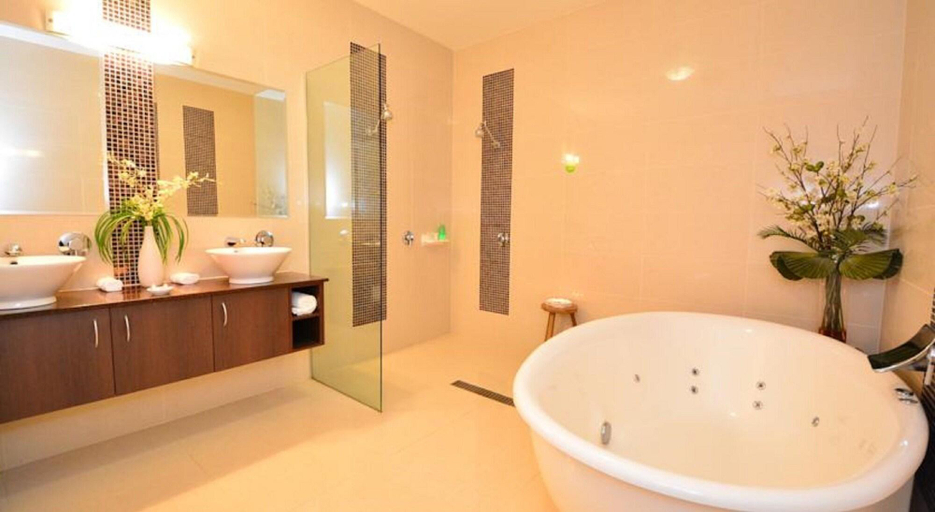 Bathroom 4, Mornington Hotel, Melbourne
