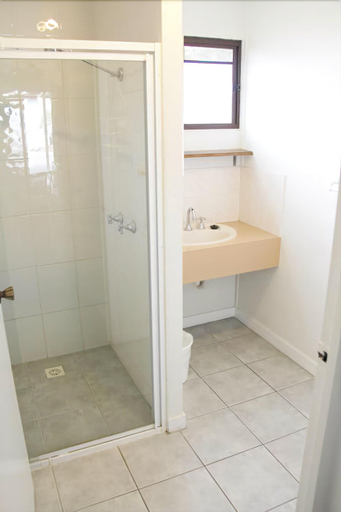 Bathroom 4, Miriam Vale Motel, Miriam Vale