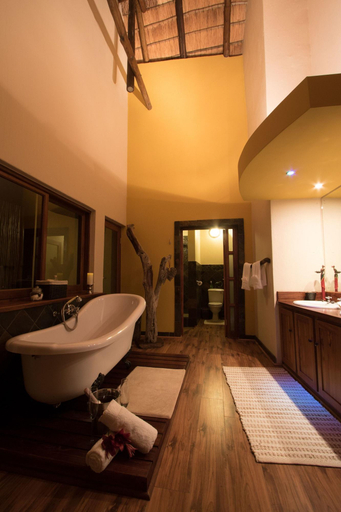 Bathroom 5, Phumelelo Lodge, Waterberg