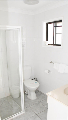 Bathroom 5, Miriam Vale Motel, Miriam Vale