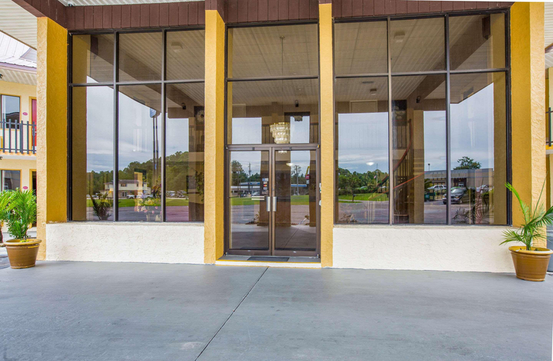 Public Area 3, Rodeway Inn Bonifay, Holmes