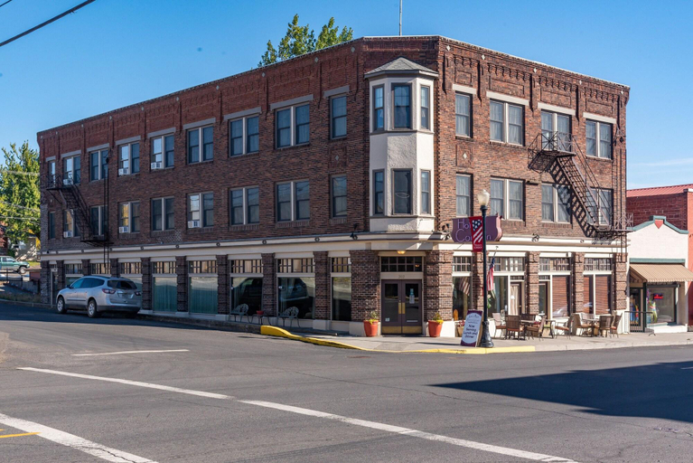 Exterior & Views 2, Hotel Condon, Gilliam