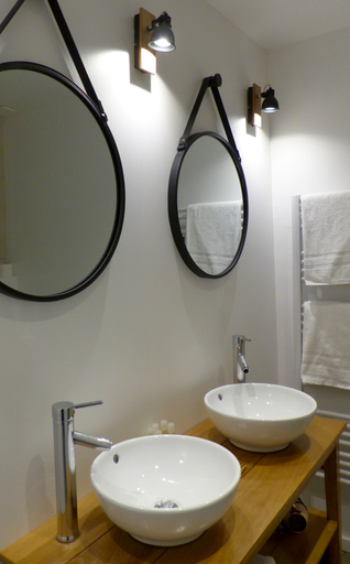 Bathroom 4, La Sommellerie Logis de France, Vaucluse