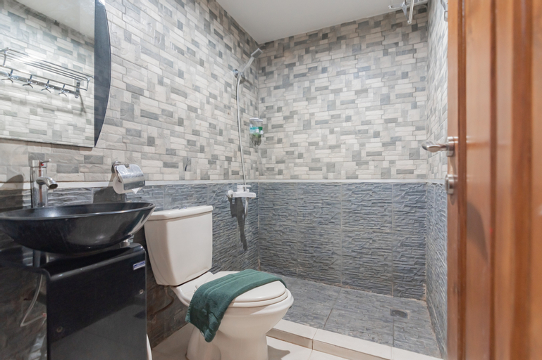 Bathroom 8