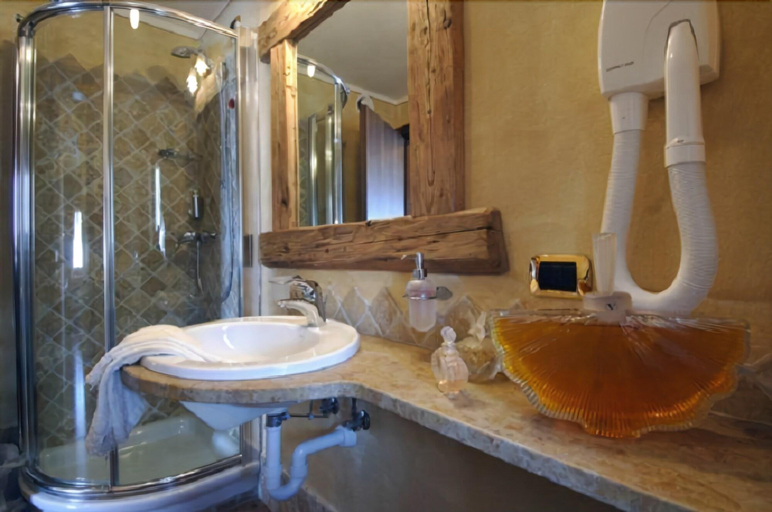 Bathroom, Hotel Da Compagnoni, Aosta