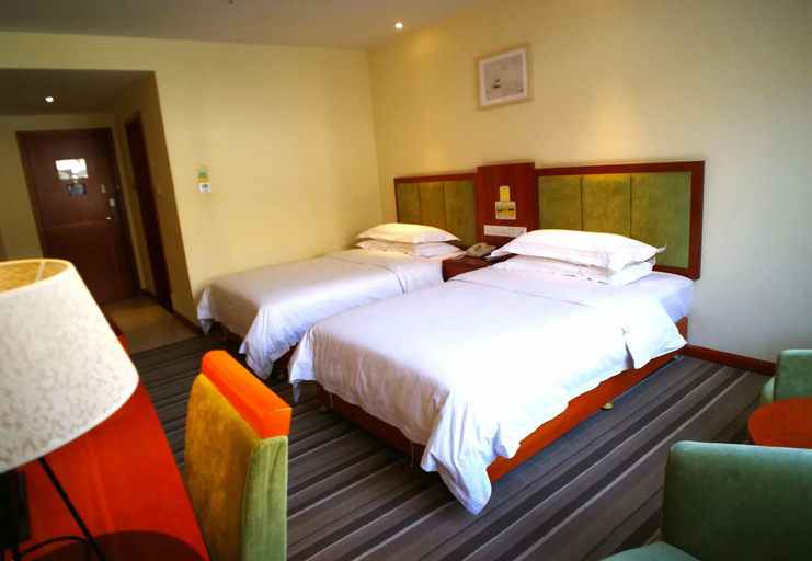 Bedroom 2, YangShuo Percent Hotel, Guilin