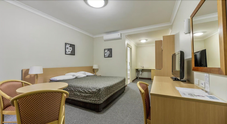 Bedroom 4, Golden Guitar Motor Inn, Tamworth Regional - Pt A