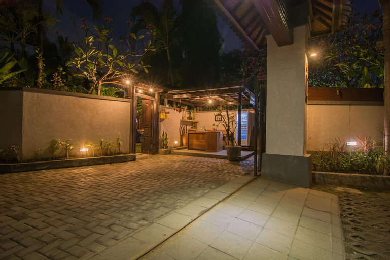 Public Area 3, Bale Seminyak, Badung