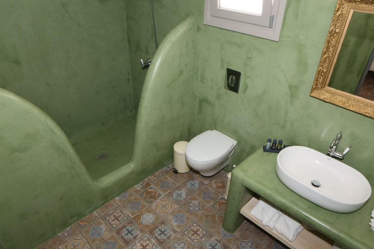 Bathroom 4, Nomikos Mansion, South Aegean