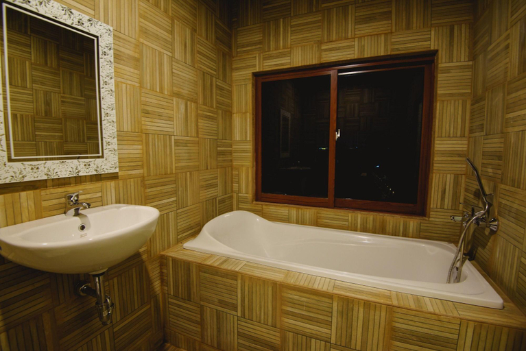 Bathroom 5, L'amore Hotel Seminyak, Denpasar
