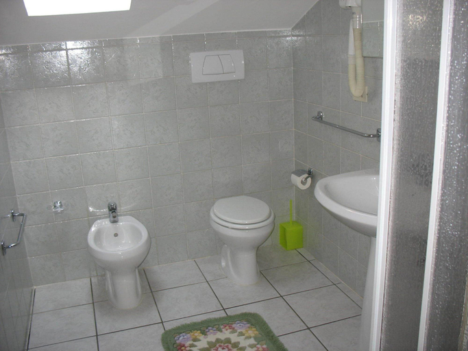 Bathroom 5, Bed & Breakfast Bompadre, Macerata