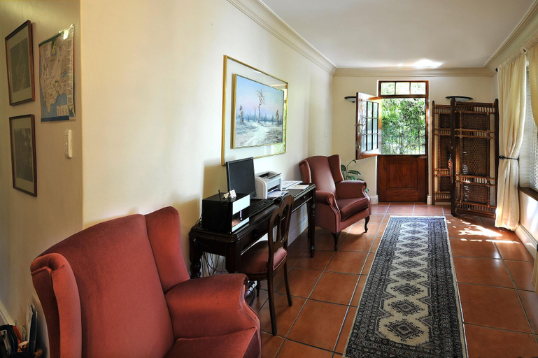 Public Area 4, Gable Manor, Cape Winelands