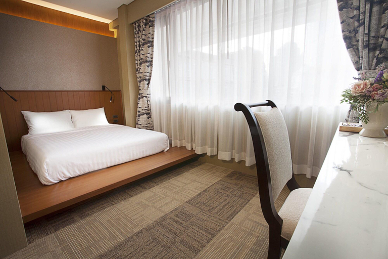 Bedroom 3, Rajah Hotel, Khlong Toey