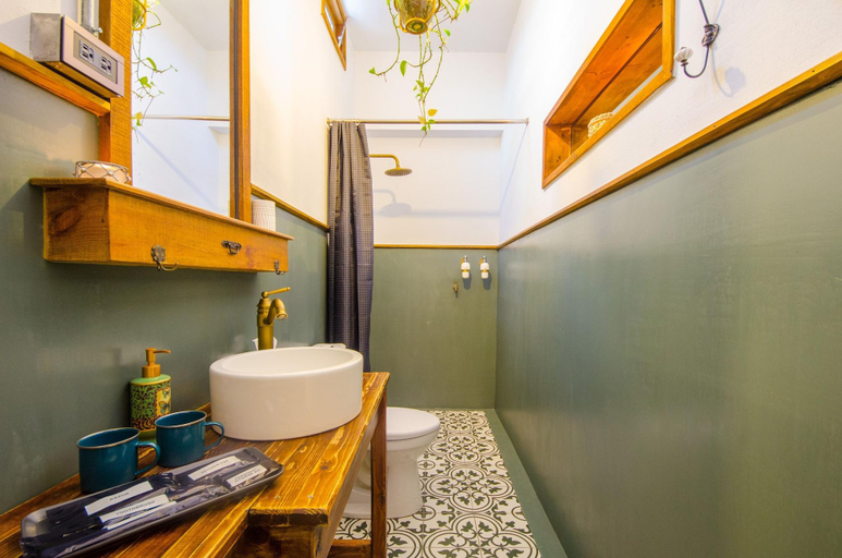 Bathroom 4, Kenting Sleep Inn, Pingtung