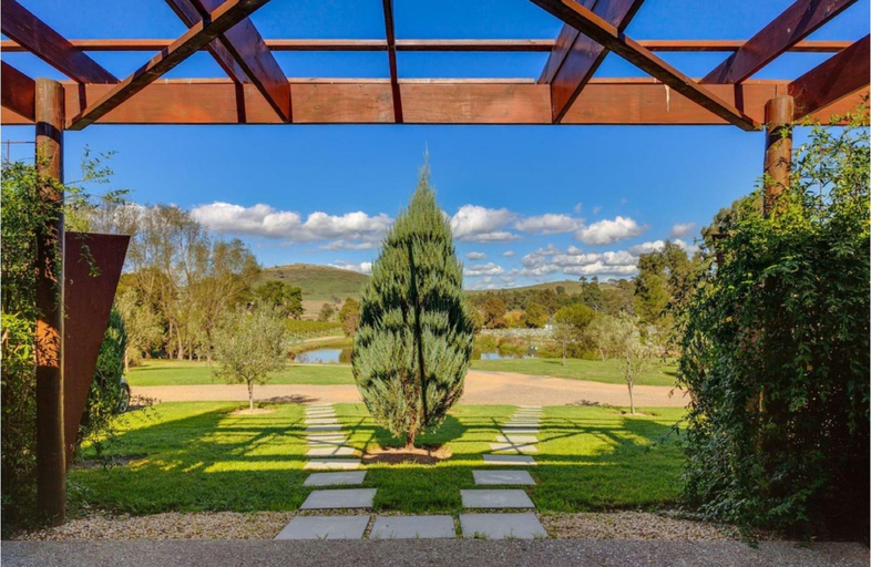 Public Area 5, De'Vine Escape, Yarra Ranges - North
