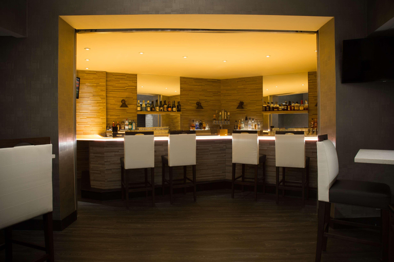 Food & Drinks 5, Radisson Cincinnati Riverfront, Kenton