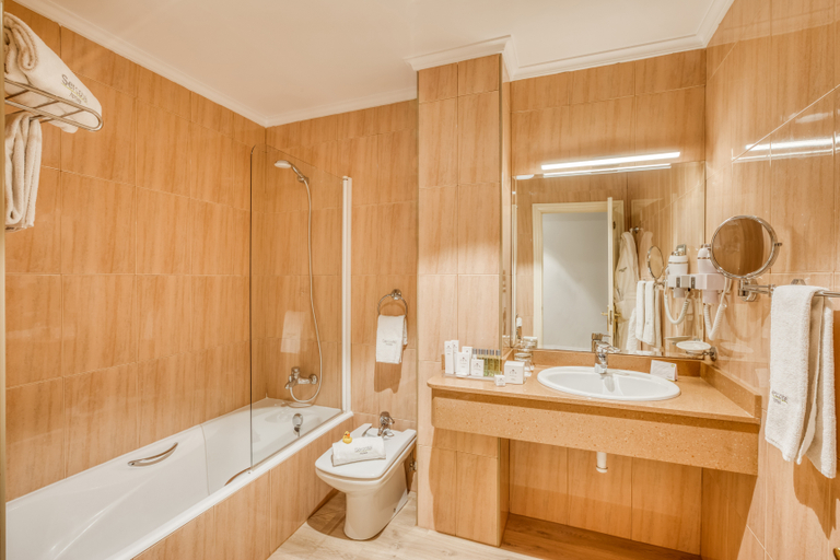 Bathroom 4, Sercotel Arenal Bilbao, Vizcaya