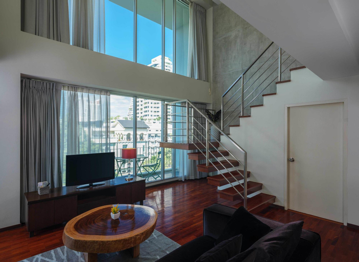 Exterior & Views 20