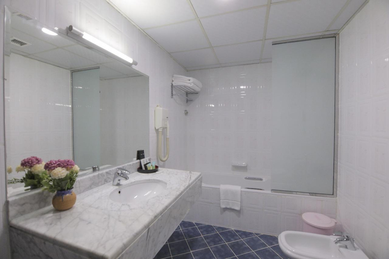 Bathroom, Nine Hotel, Dubai