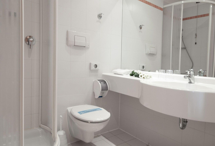 Bathroom 3, Hotel Corno Bianco, Bolzano