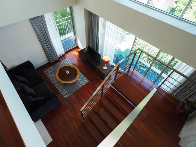 Exterior & Views 21