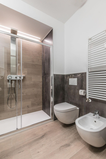 Bathroom 3, Astoria Deluxe Rooms, Bologna