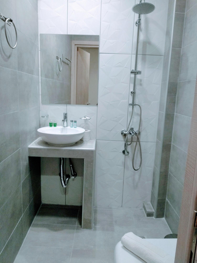 Bathroom 5, Oro, Thessaly