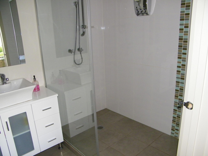 Bathroom 5, De'Vine Escape, Yarra Ranges - North