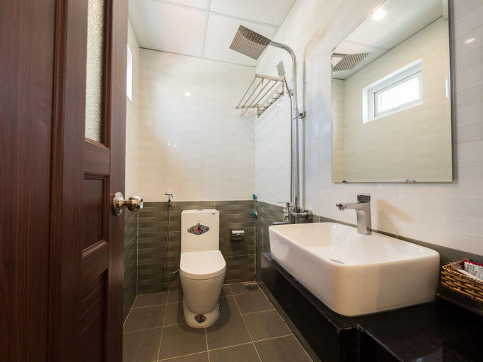 Bathroom, Golden House Hotel, Da Nang