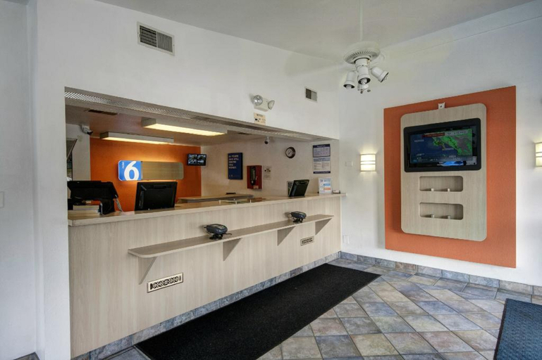 Public Area 2, Motel 6 Cross Lanes, WV - Goff Mountain Rd, Kanawha