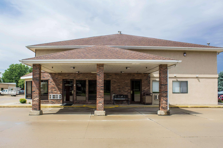 Exterior & Views 2, Econo Lodge Sioux Center, Sioux