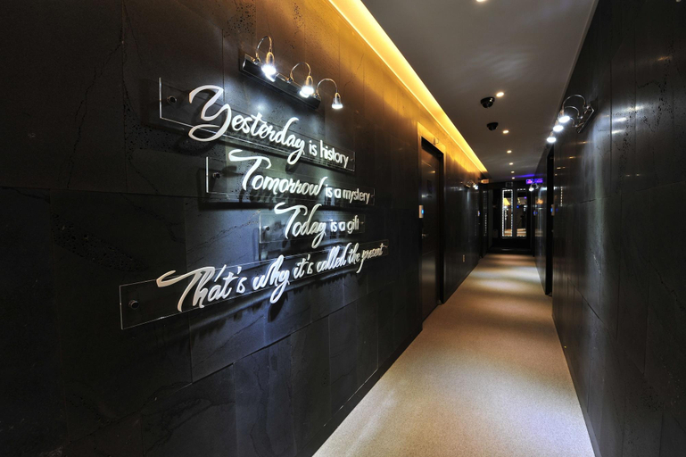 Public Area 3, Ytt Motel, Busanjin