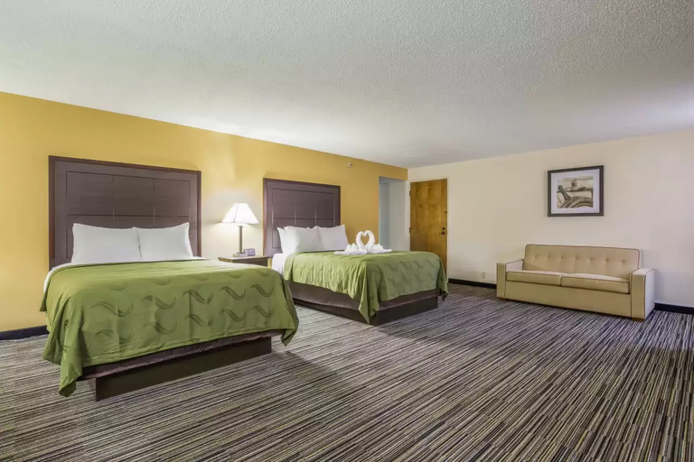 Bedroom 3, Quality Inn Grayville, White