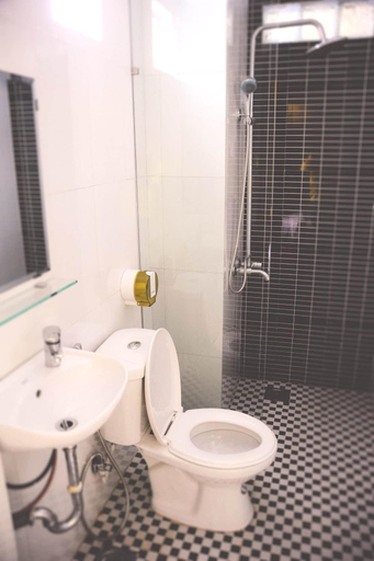 Bathroom 3, Hoa Phong Hotel, Da Nang