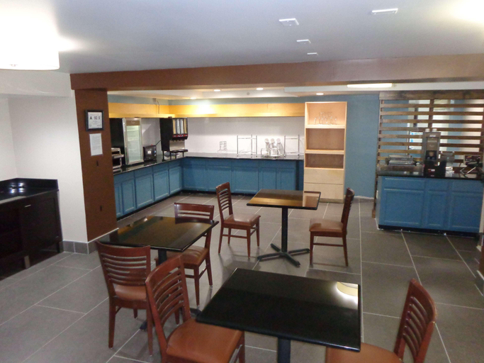 Food & Drinks 5, Country Inn & Suites by Radisson Roanoke Rapids NC, Halifax