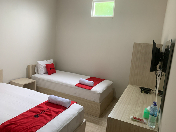 RedDoorz near Alun Alun Purbalingga, Purbalingga