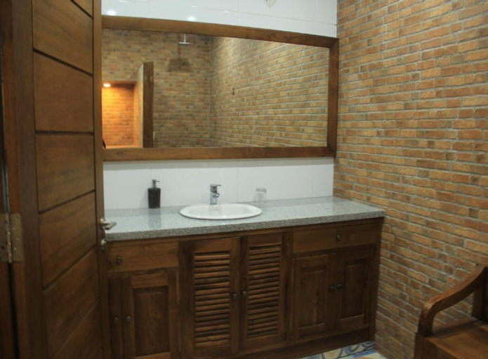 Bathroom 26
