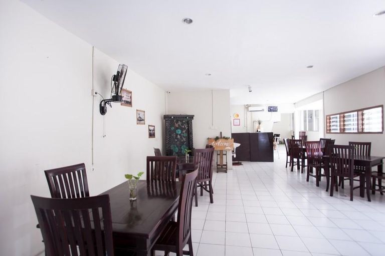 RedDoorz Plus near Galaxy Mall, Surabaya