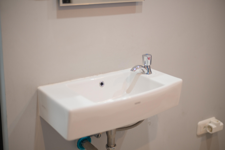 Bathroom 4, RedDoorz near Sindu Kusuma Edupark 3, Sleman