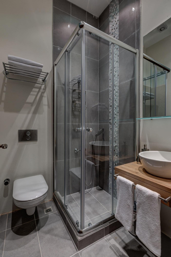 Bathroom 4, No11 Hotel Apartments, Beyoğlu