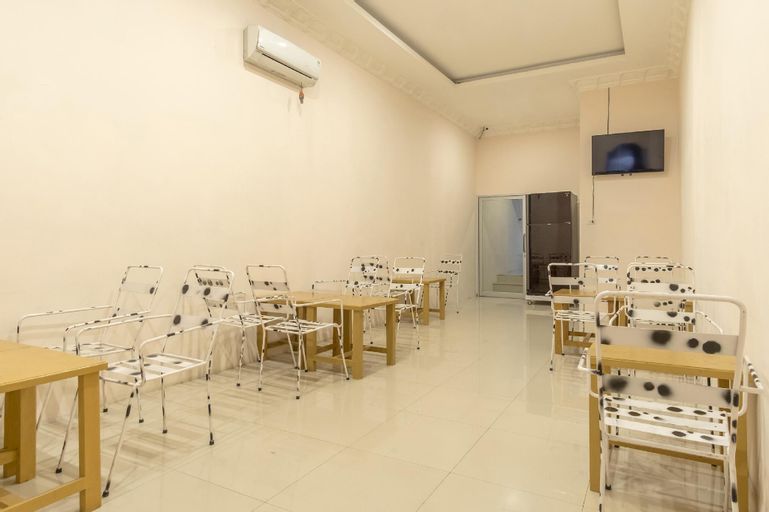 OYO 355 Fella Homestay, Medan