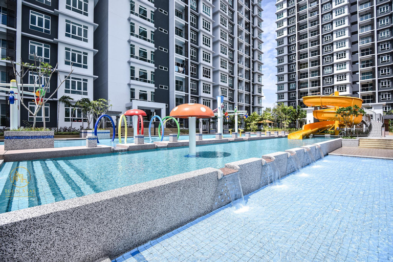 Infinity Pool/NewCondoInTown/ 7-12pax/NewRenovate, Malacca City