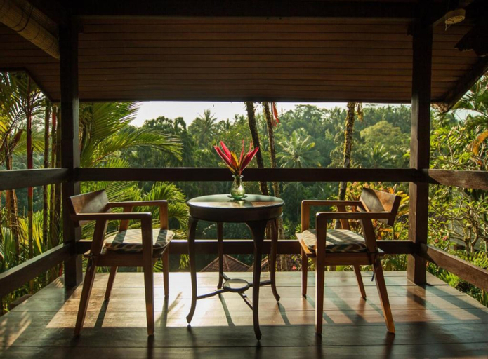 Exterior & Views 18