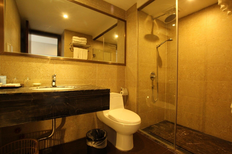 Bathroom 5, Shuiyue Longwan Hotel, Guilin