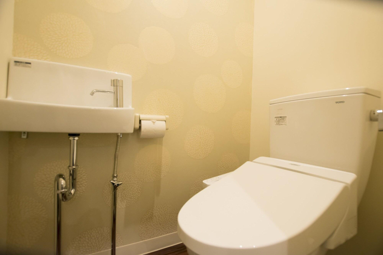 Bathroom 4, Hiromas Hostel Kanda, Chiyoda
