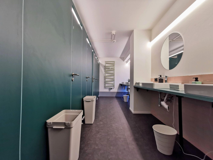 Bathroom 4, Green Marmot Capsule Hotel Zurich, Zürich