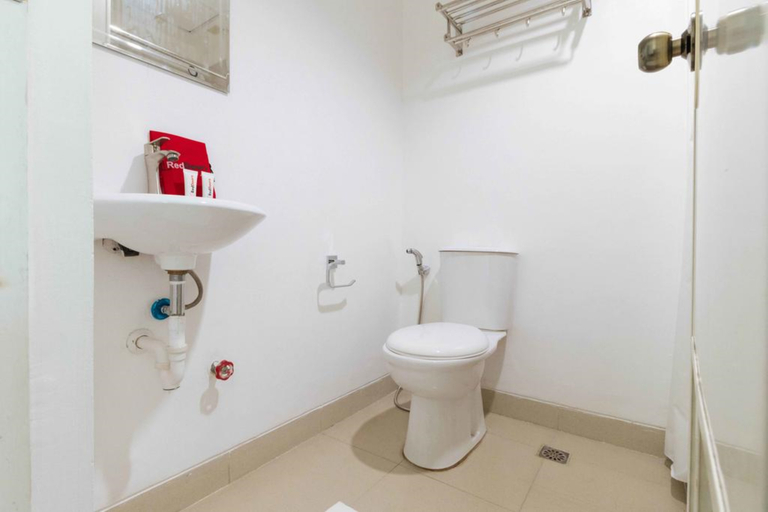 Bathroom 4, RedDoorz Plus @ Banawe Quezon City, Quezon City